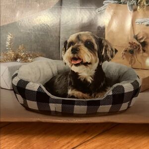 Vibrant Life Round Cuddler Pet Bed - Black & White Plaid - NEW